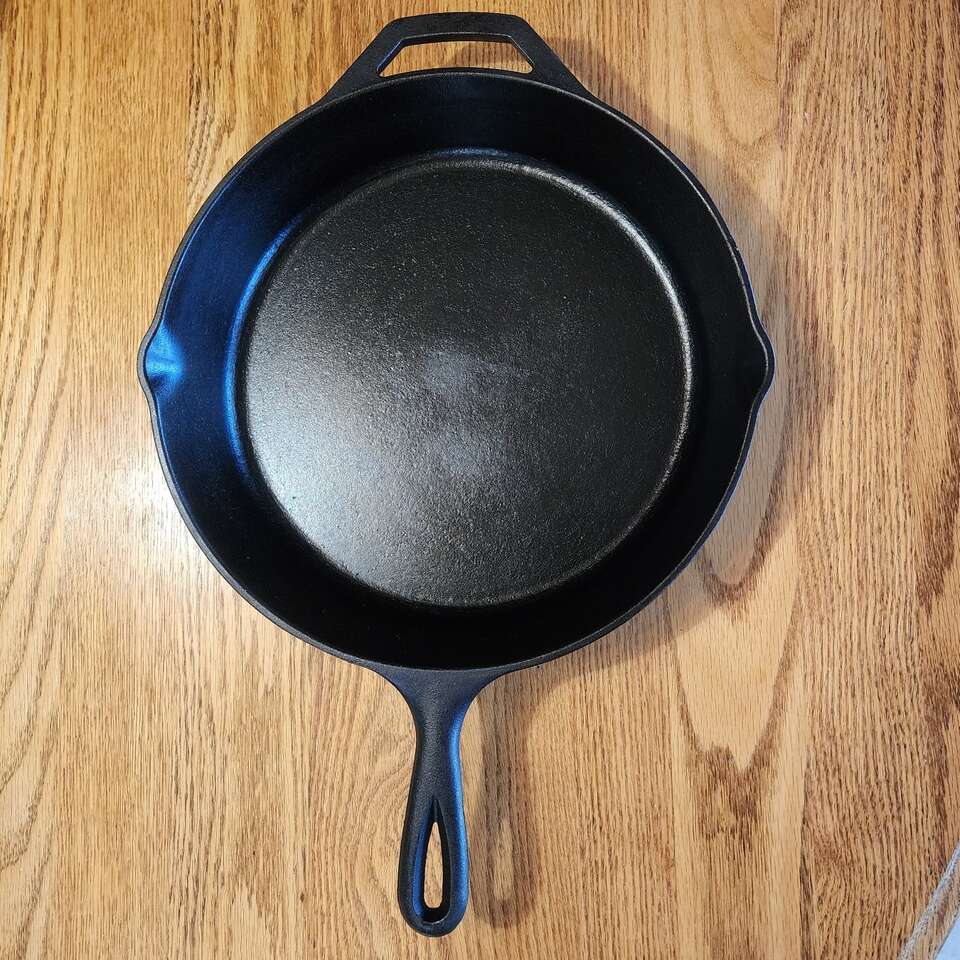 Lodge 10 inch Skillet Beautifully Seasoned