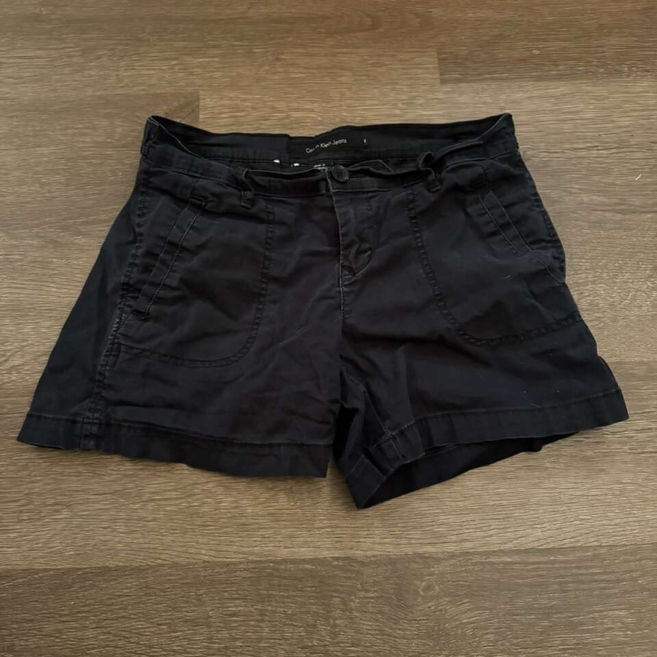 Calvin Klein Women’s Black Shorts Size 2