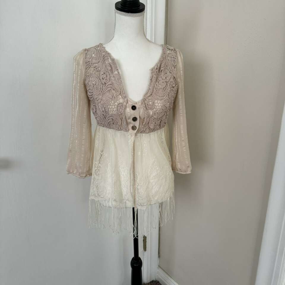 Gimmicks By BKE from Buckle Lace Top Size Medium