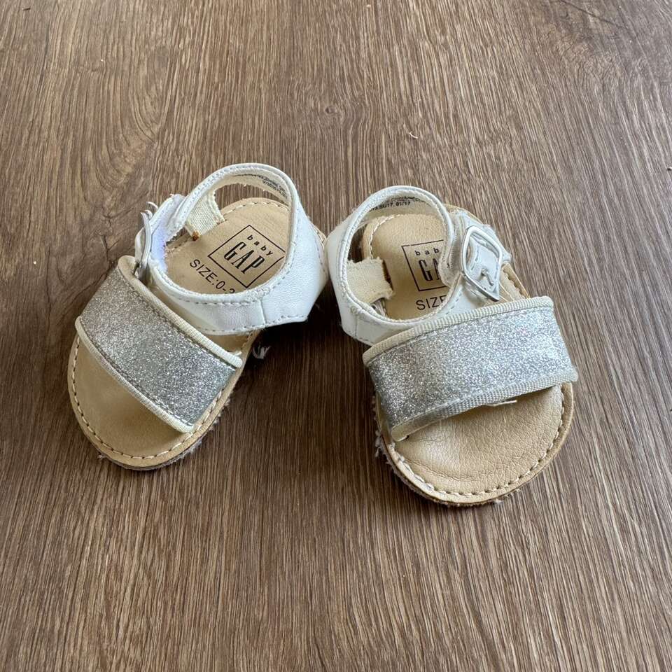 Gap Kid's Baby Gap White & Silver Sandals 0-3 mon