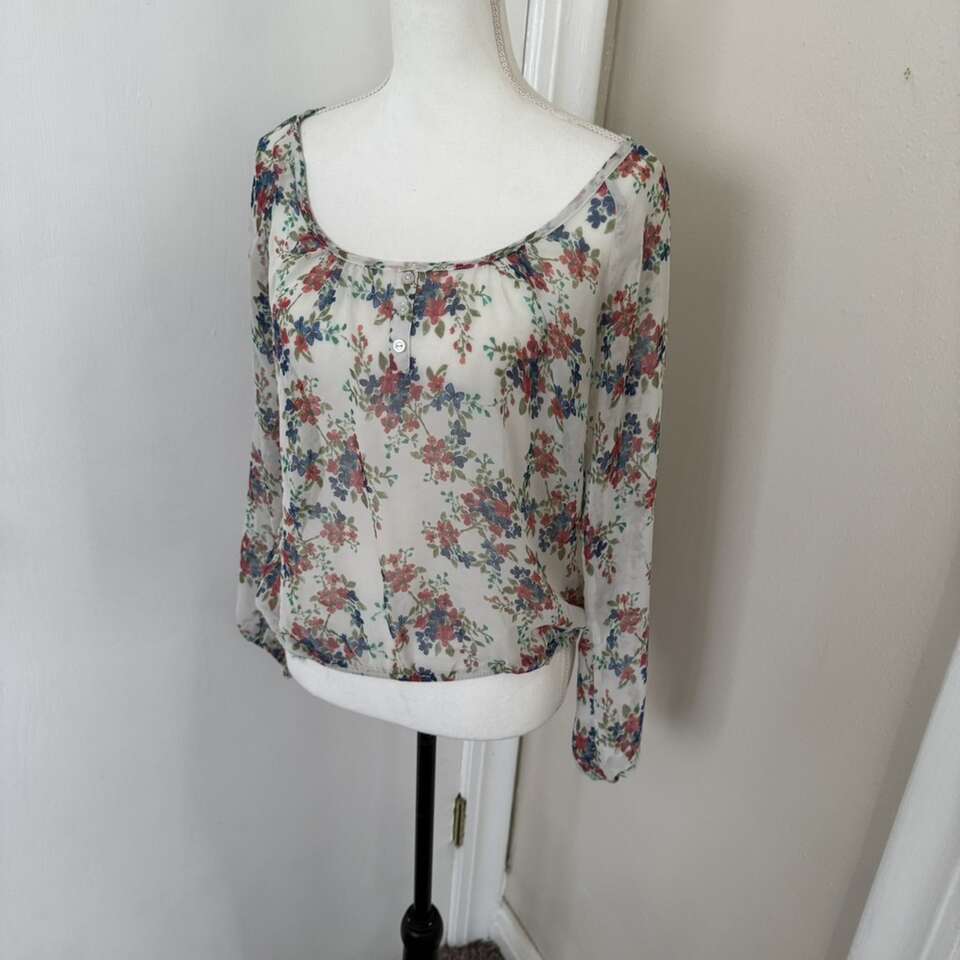 Tilly’s Full Tilt Floral Blouse Top Size Medium