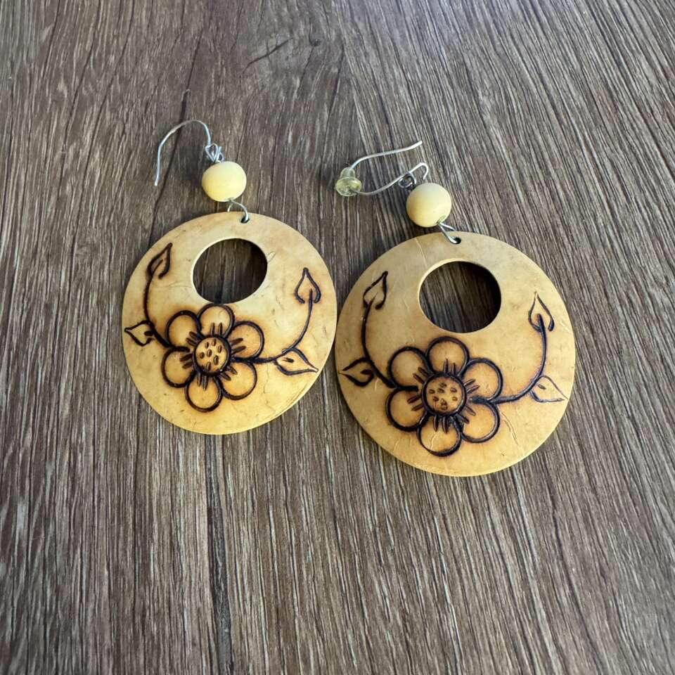 Coconut Shell Earrings Flower with Engraving