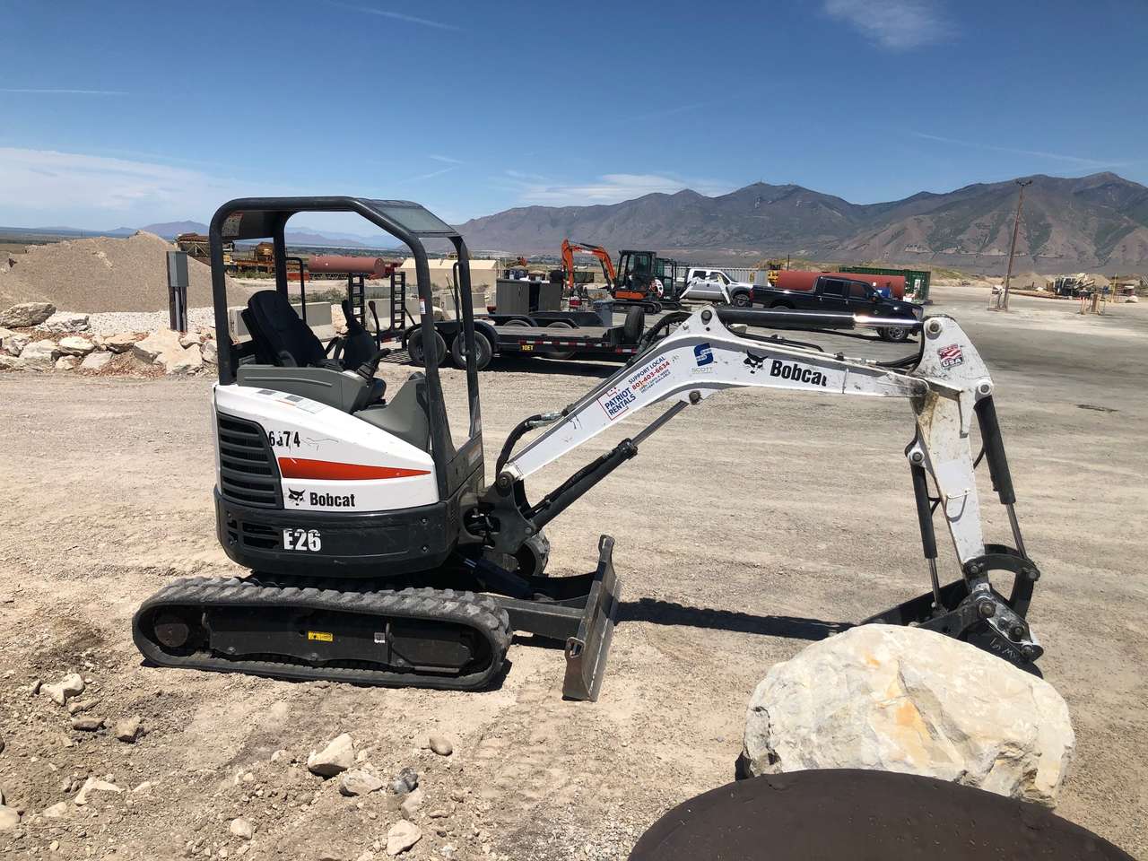 Medium size 6000 lb mini excavator for RENT. Bobcat E-26. Great size, easy to use