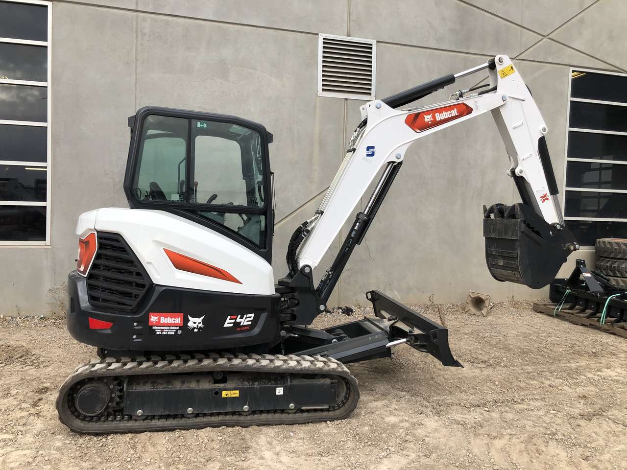 Bobcat E-42 excavator (9800 lbs) for rent. 24 inch bucket, enclosed cab, very powerful