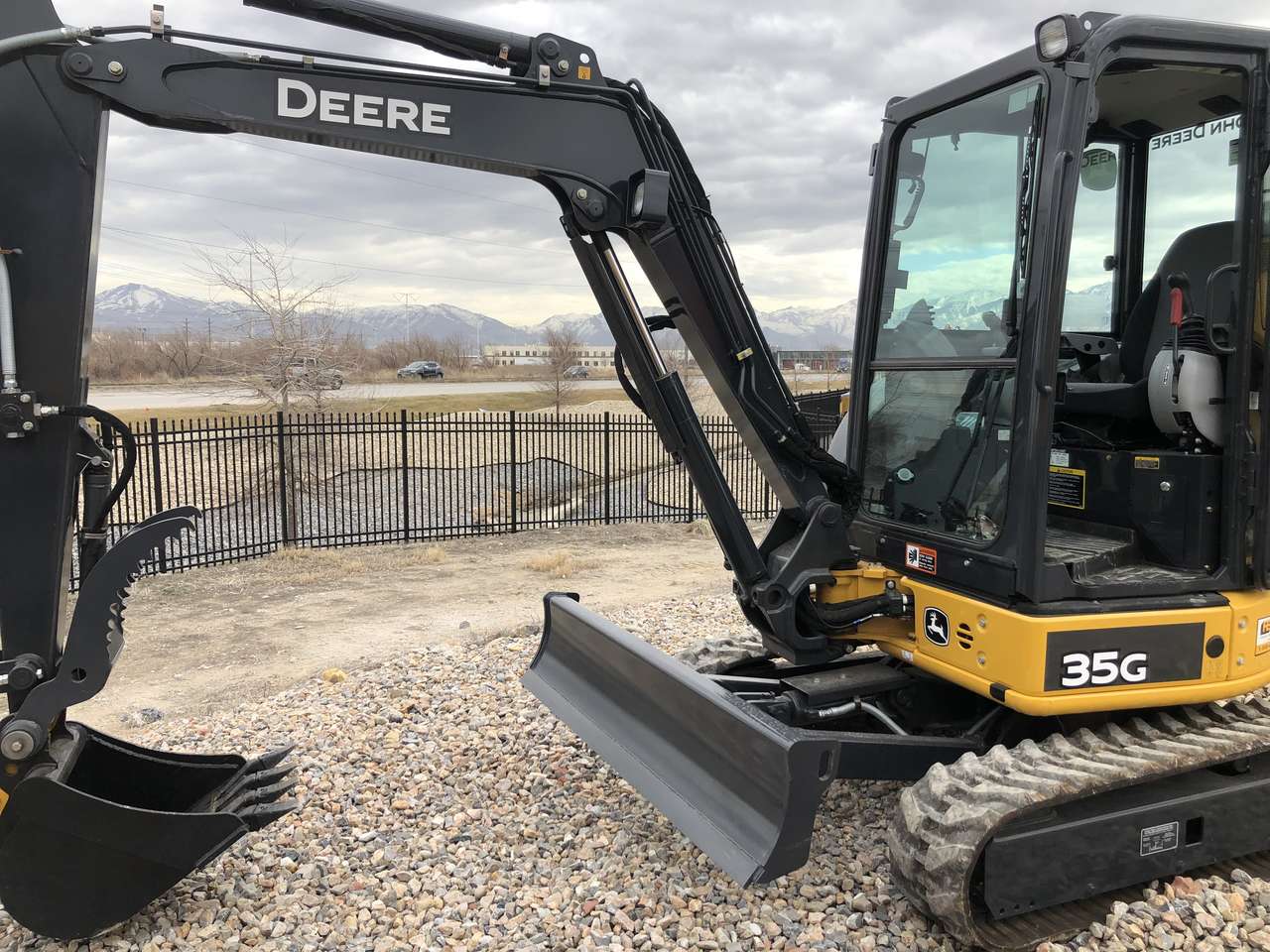 John Deere 35G Enclosed Cab mini Excavator for Rent. Has thumb, Cab, great size!