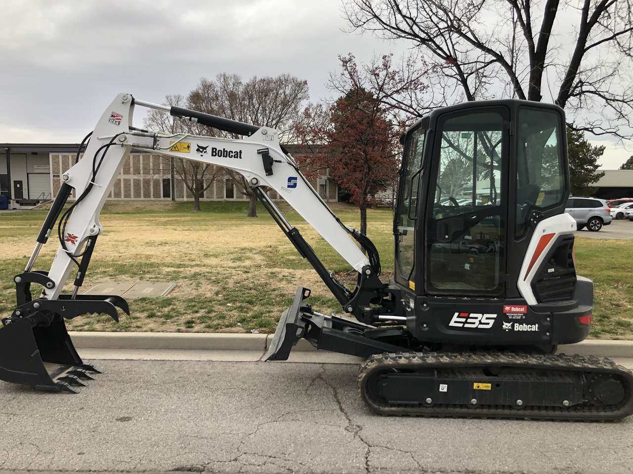 Bobcat E-35 Mini Excavator with full cab and thumb. Nice 8300 lb tractor