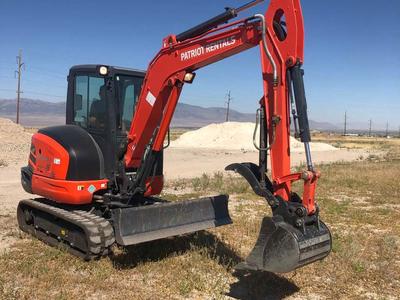 Kubota KX-040 Mini Excavator Rental with Thumb. POWERFUL and ENCLOSED CAB!