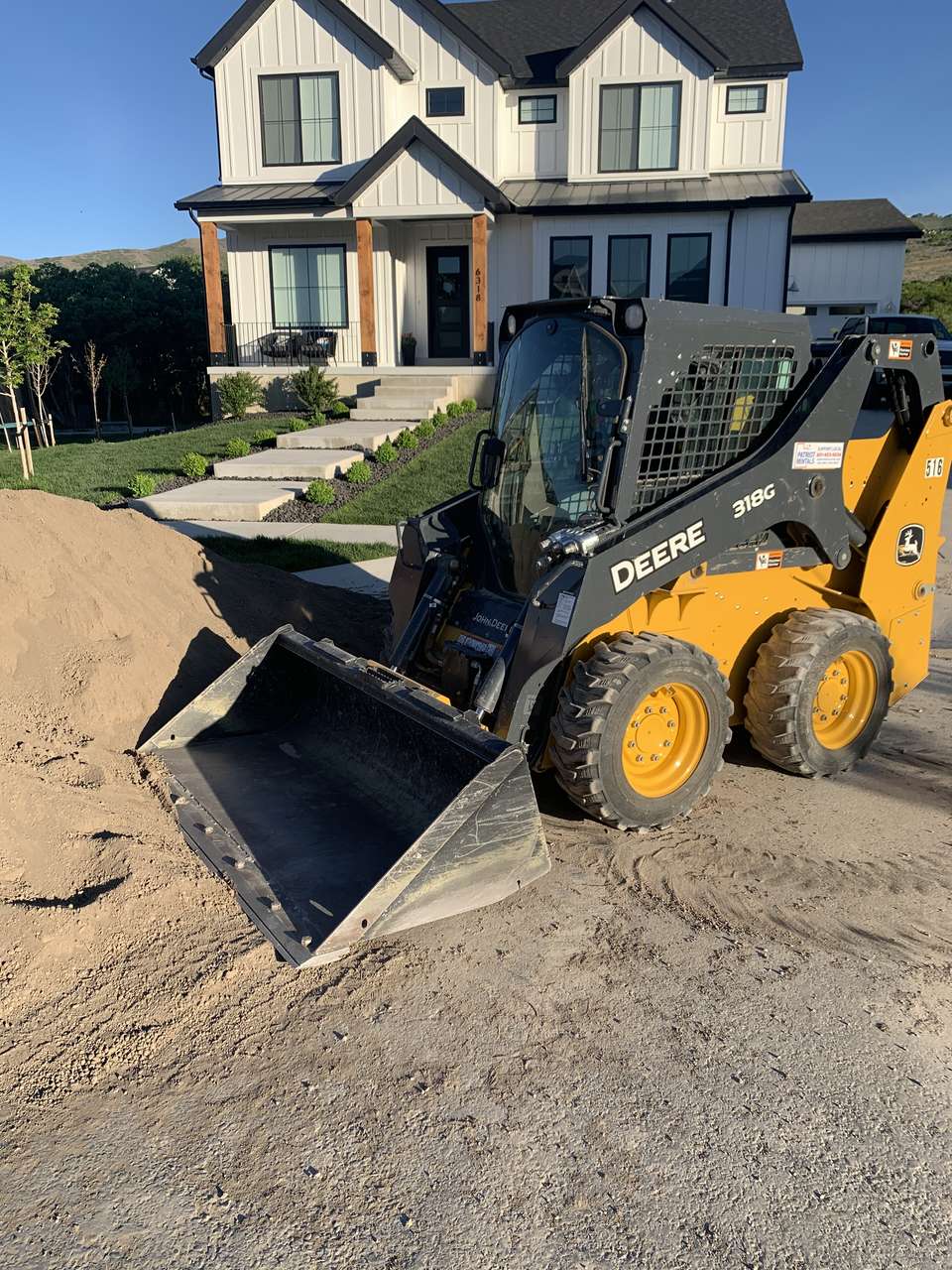 Deere wheeled skid steer for rent. Low hours, enclosed cab and well maintained