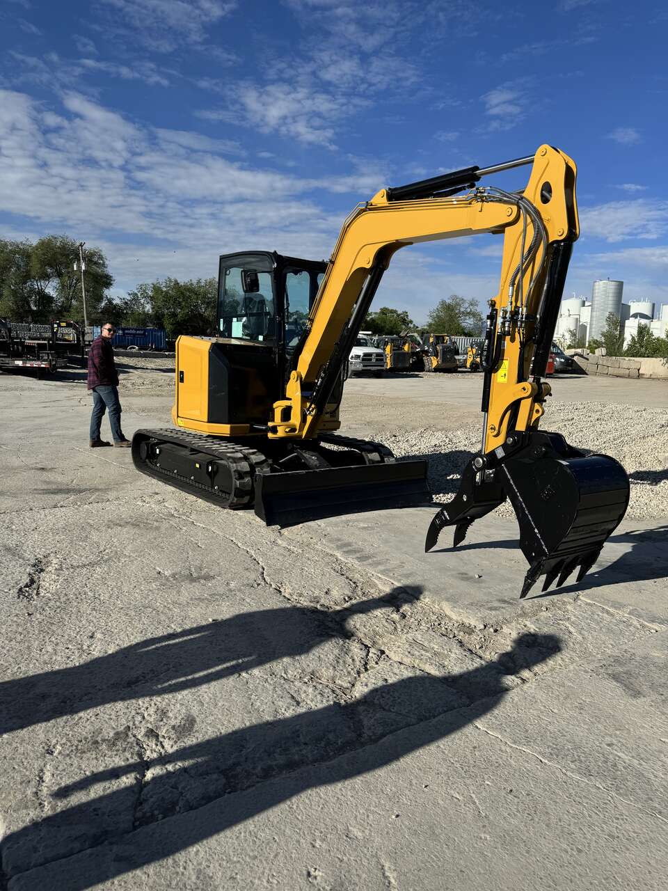305 Cat Excavator for Rent! Awesome machine!