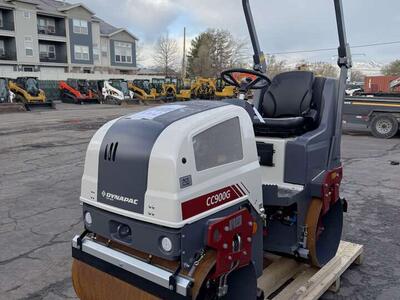 Ride on compactor roller