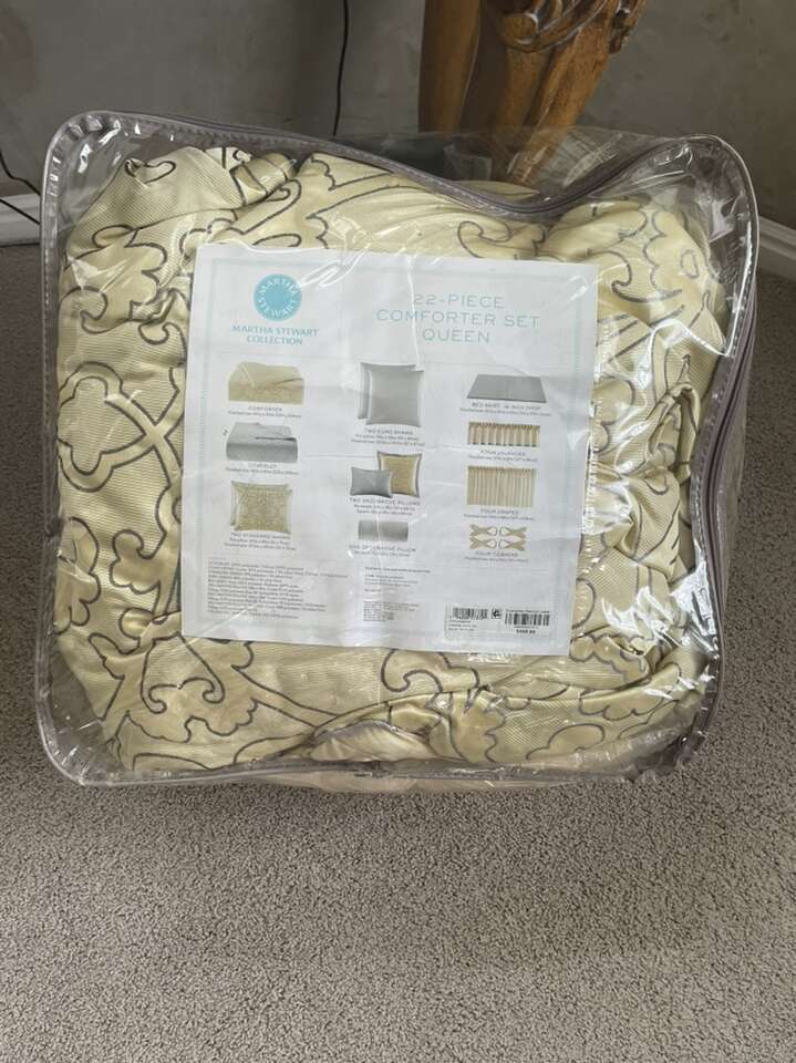 Martha Stewart Comforter set