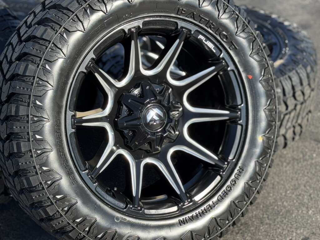 20 Fuel 20x10 8 Lug 8x6.5 33 Patriot 33x12.50x20
