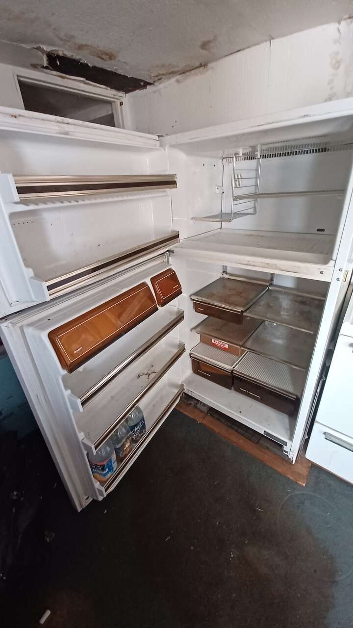 FREE working Fridge Dirty old needs a good cleaning