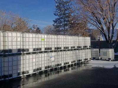 275 Gallon Food Grade IBC Totes / Water Storage Tanks