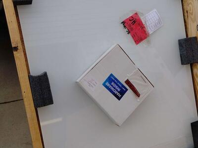 GLASS FLOATING AND MAGNETIC 1 IS 1 LEFT