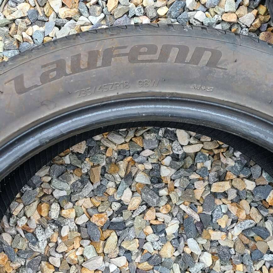 Laufenn 235/45 ZR18 Single Tire