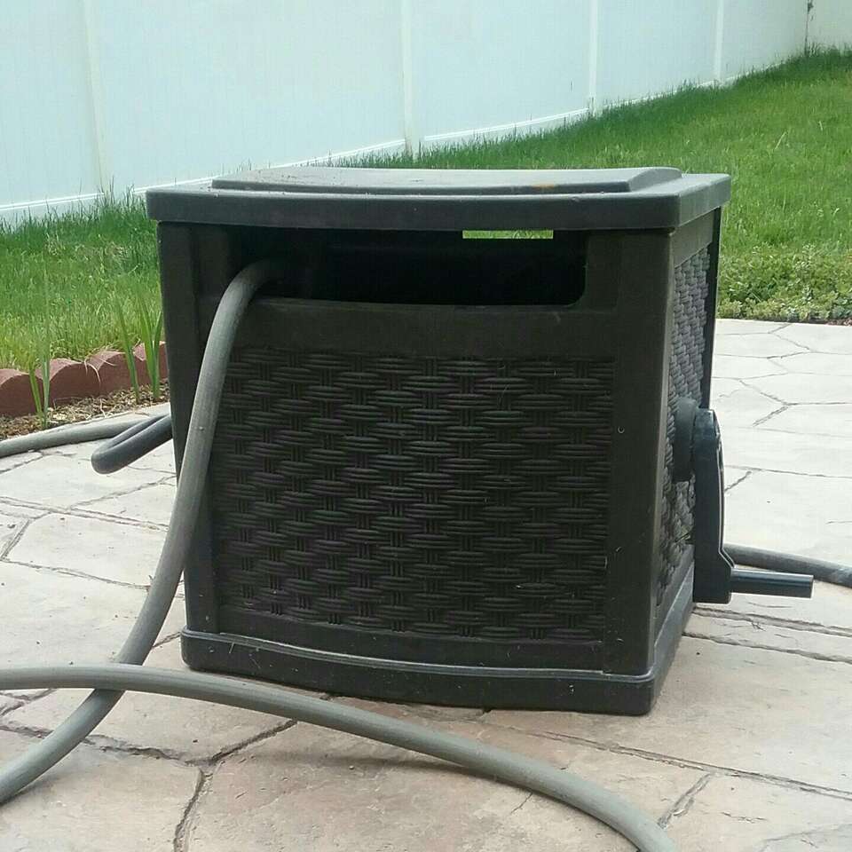 Garden hose reel storage unit w/50 foot hose