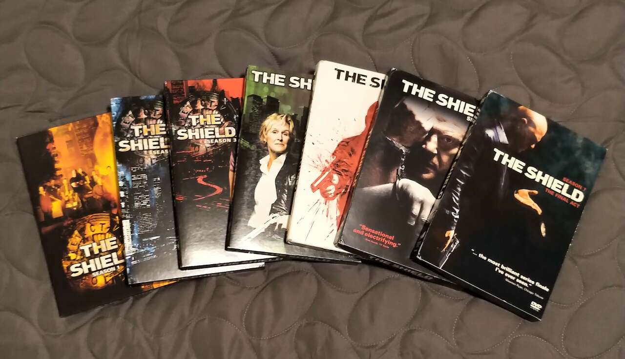 The Shield: The Complete (Season 1-7 TV Series DVD Set)