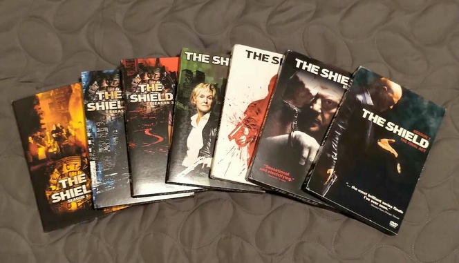 The Shield: The Complete (Seaso… Books and Media