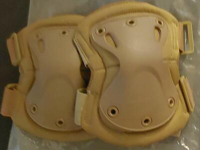Tan knee pads new.