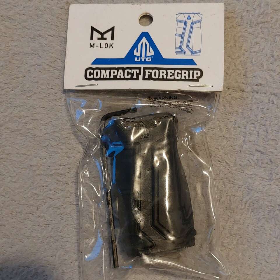 Utg compact rubberized vertical foregri