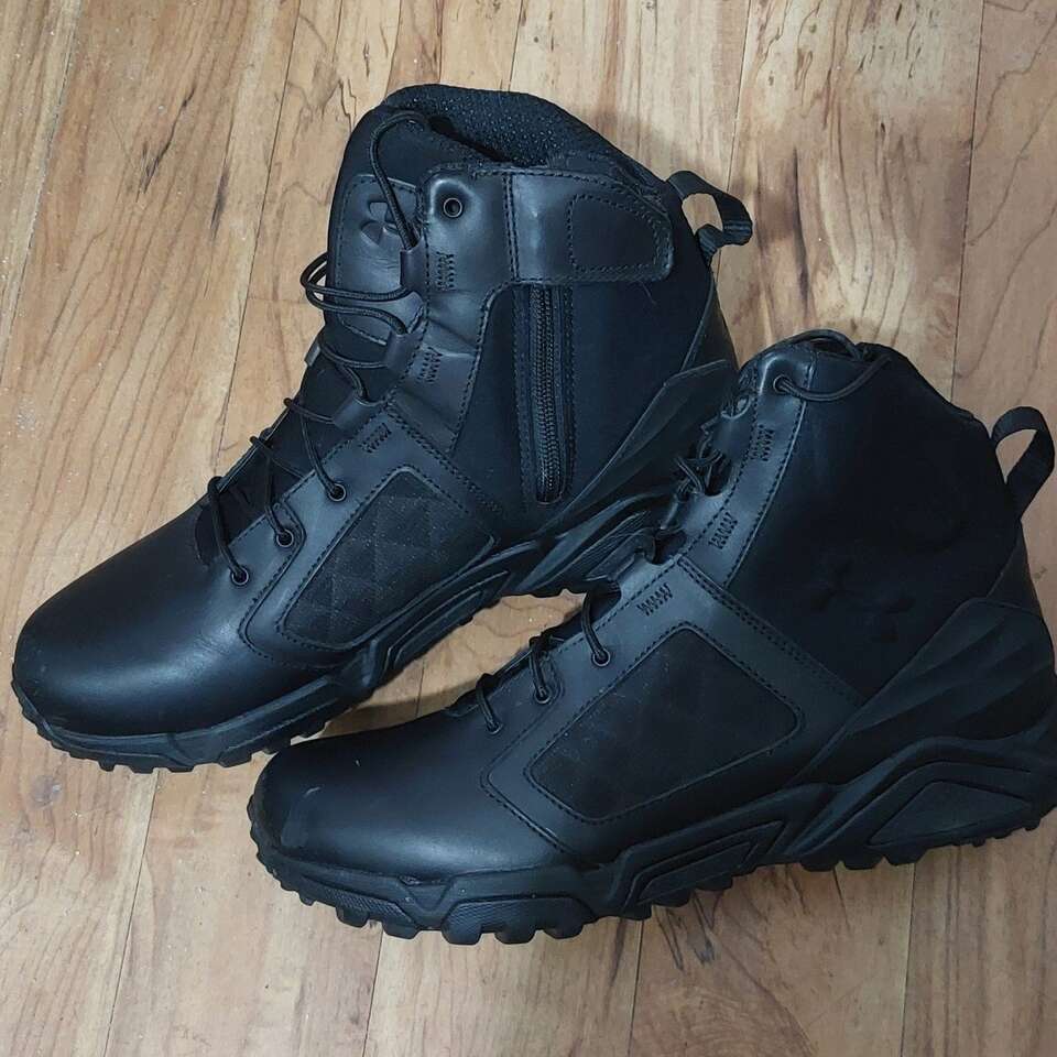 Underarmor black boots new
