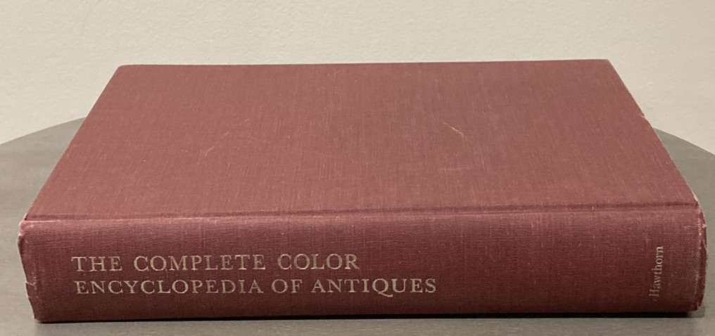 1975 Antiques Guide Book