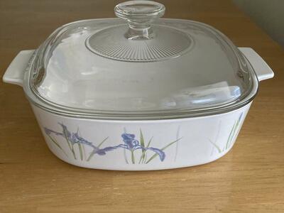 Vintage Corelle Shadow Iris 2-liter Casserole Dish