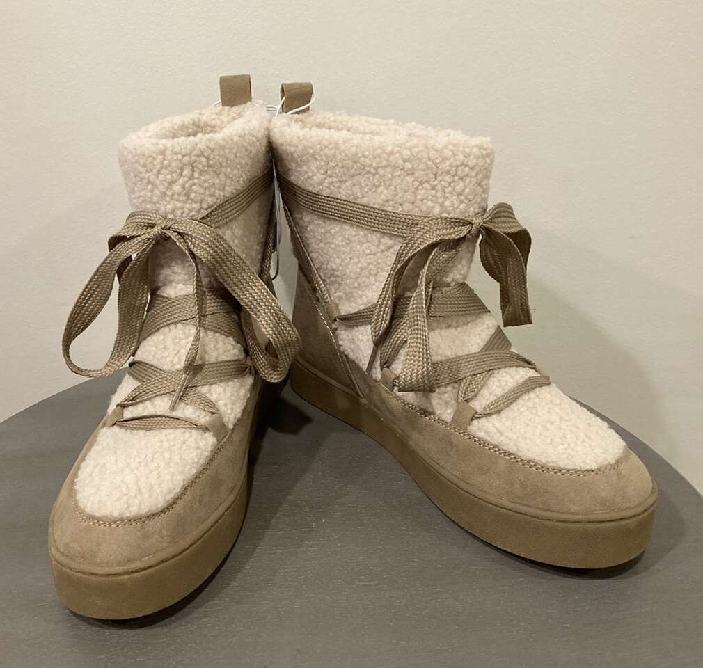 NEW Womens 9.5 Sherpa Snow Boots
