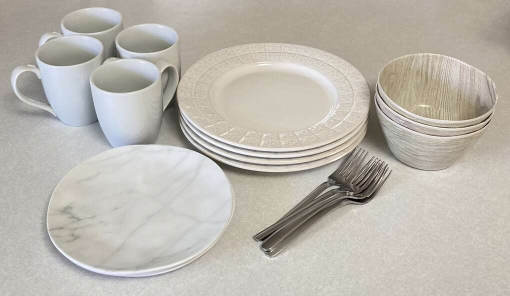 18 Piece Dishes Set Stoneware Plates Bowls Mugs ++