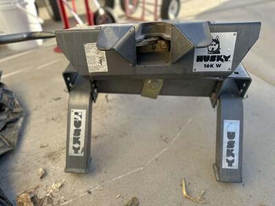 Husky 16K W 5th Wheel Hitch
