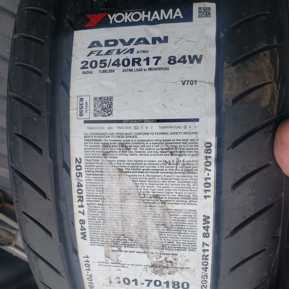 Yokohama 205/40r17 advan fleva