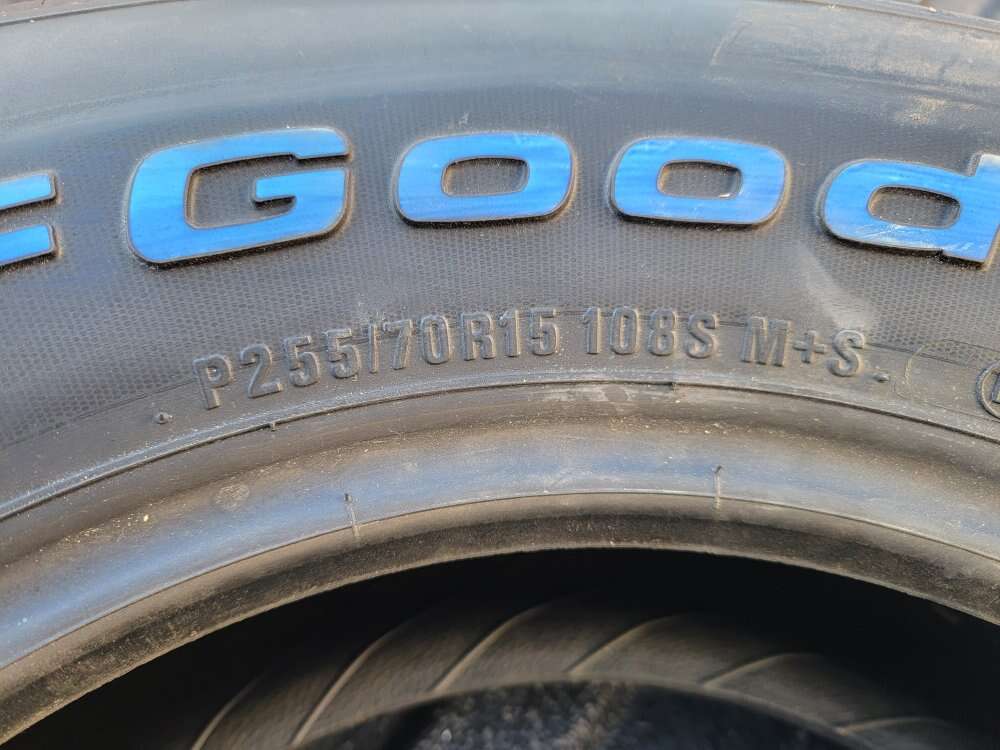 Brand new Single Bfgoodrich 255/70r15