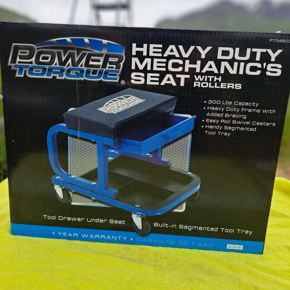 Mechanic's chair with wheels