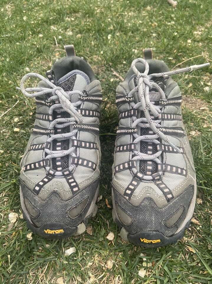 Hi-Tec Youth Size 4.5 Light Gray Hiking Shoes