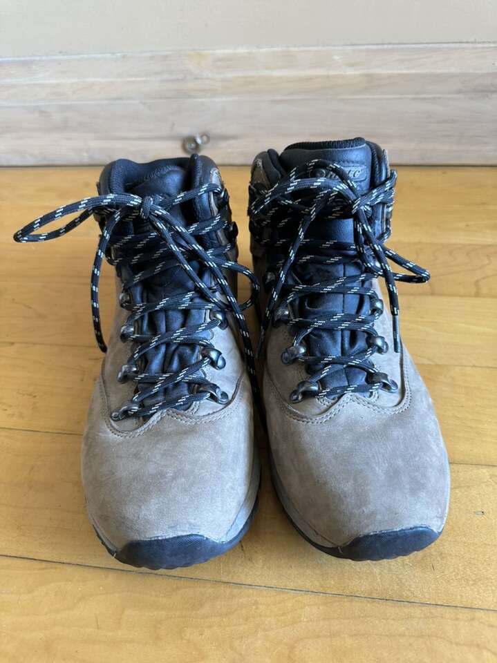 Hi-Tec Size 9 Waterproof Leather, Mid Hiking Boots