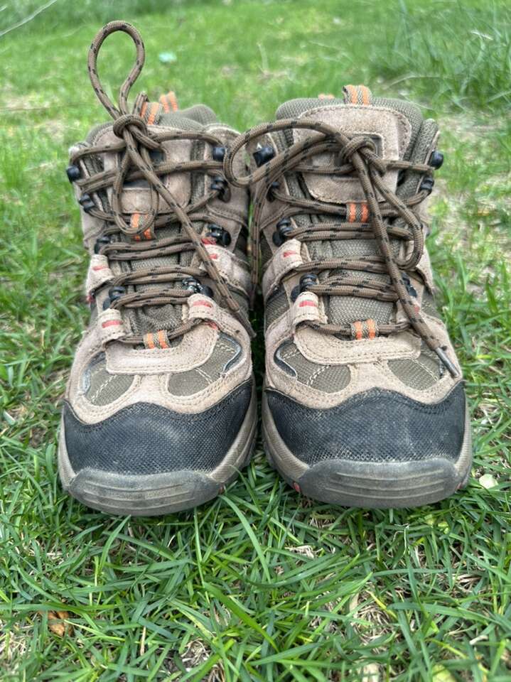 Red Head Women's 8.5 Waterproof Mid Hiking Boots