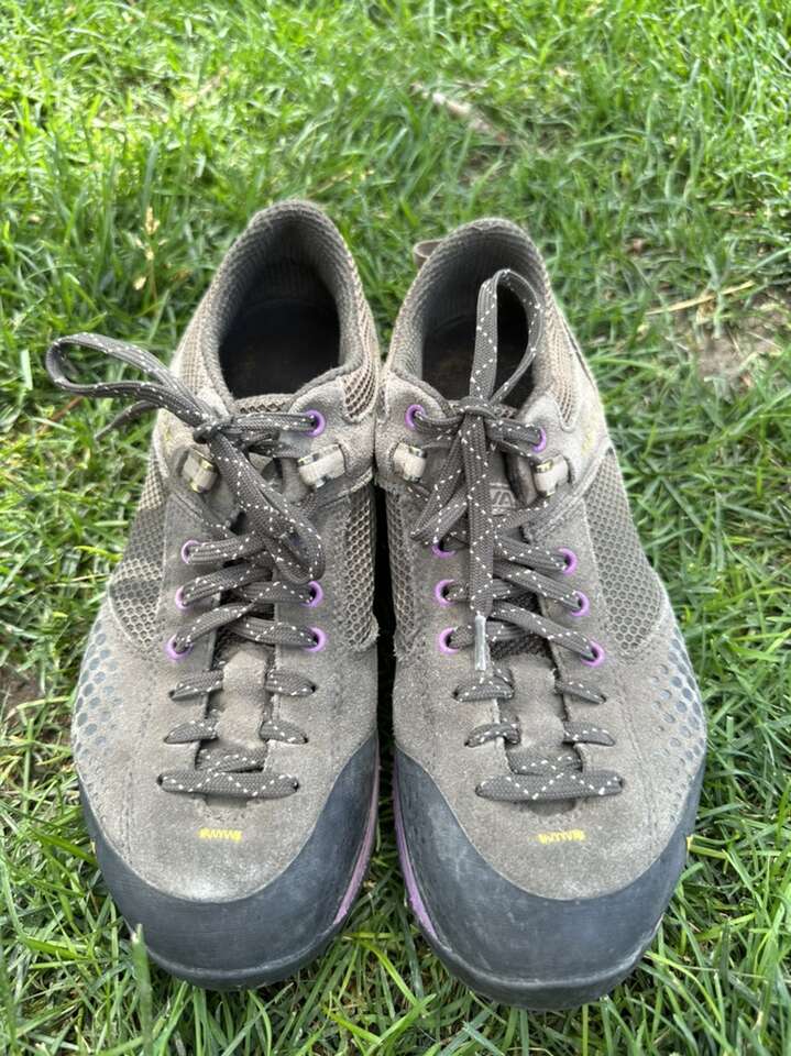 Vasque Womens 9.5 Gray Mesh/Leather Hiking Shoes