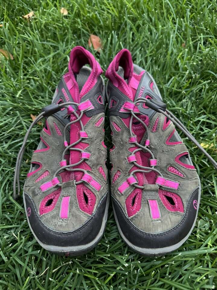 Merrell Womens 10 Beige/Fuschia Hiking Sandals