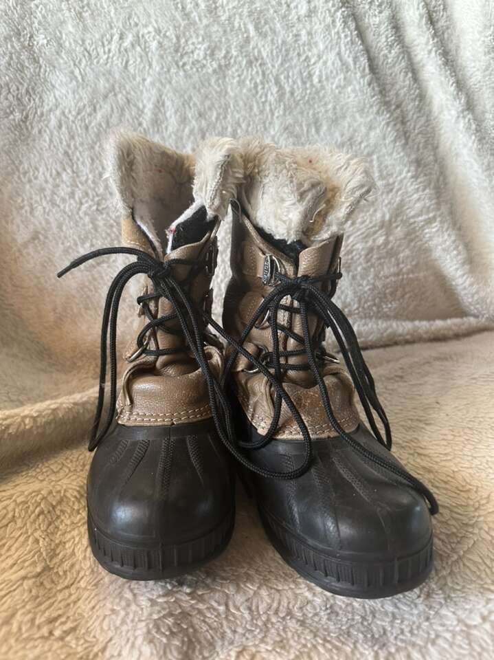 Sorel Youth Size 4 Black/Beige Waterproof Snowboot