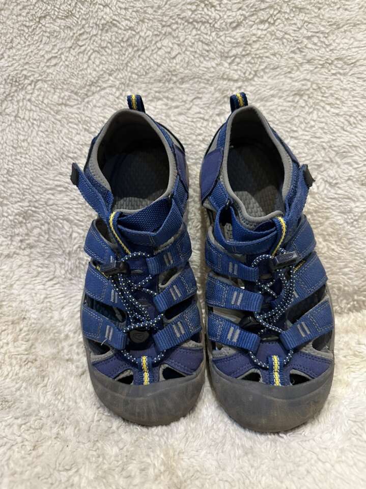 Keen Youth Size 5, Navy Blue, Hiking Sandals