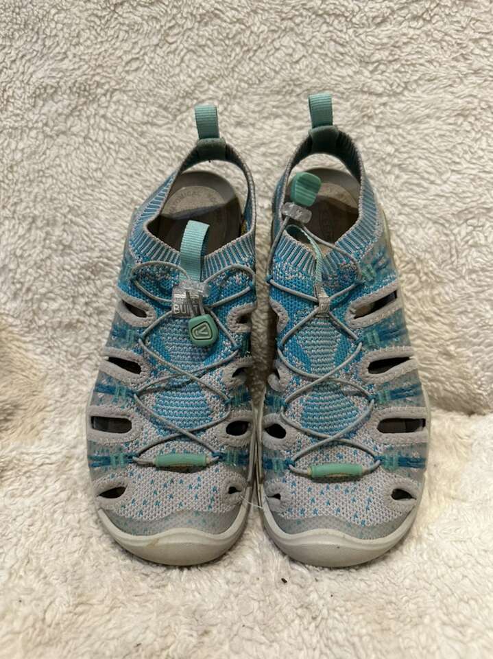 Keen Womens 8.5 Gray/Blue Woven Beach, Sandals