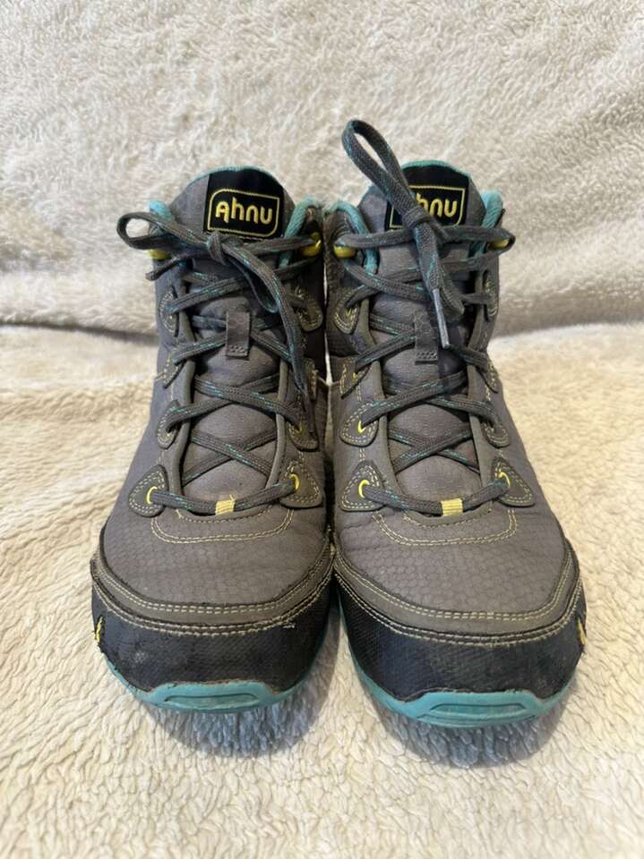 Ahnu Womens 9 Lightweight Waterproof Hiking Boots