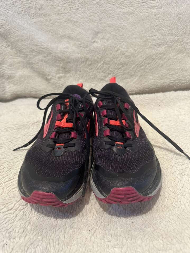 Brooks Caldera Women’s Size 8 Black Trail Shoes