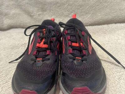 Brooks Caldera Women’s Size 8 Black Trail Shoes