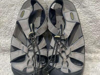 Keen Womens Size 7.5 Beige Waterprf Hiking Sandals
