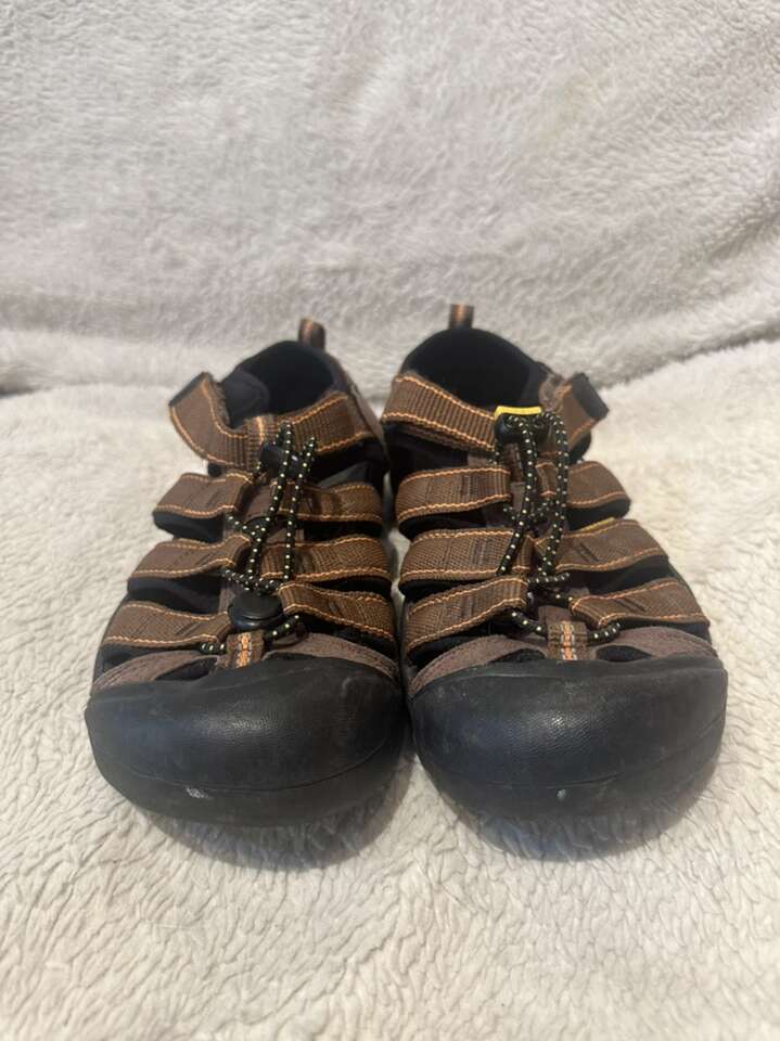 Keen Youth Size 4 Brown Waterproof Hiking Sandals