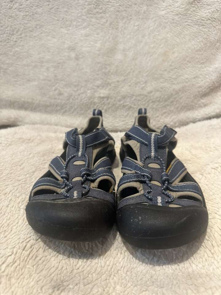 Keen Youth Size 4 Navy Waterproof Hiking Sandals