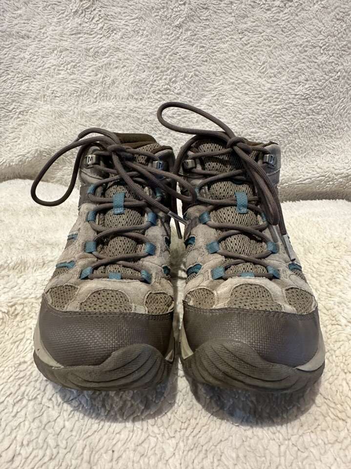 Merrell Women’s Size 8 Beige Wtrprf Hiking Boots