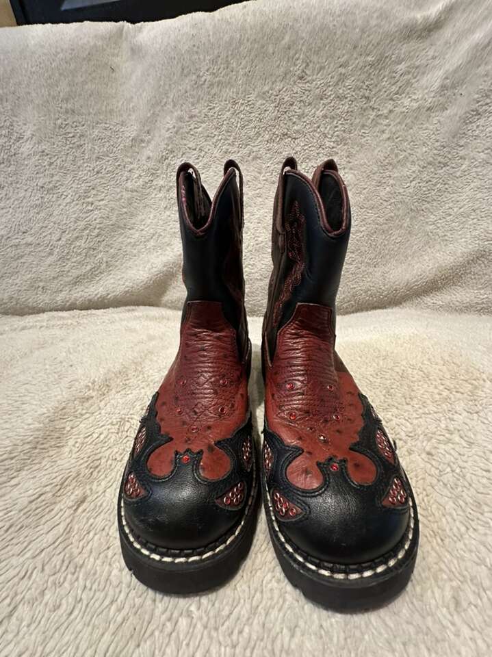 Roper Women’s 6.5 Black/Red Short Western Boots